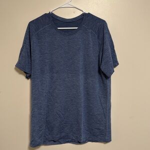 LULULEMON T-SHIRT